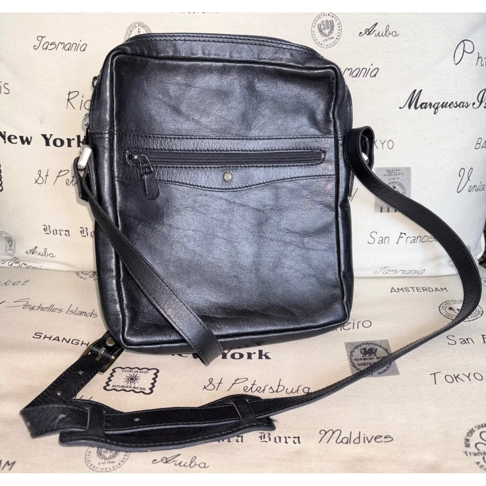 VTG Black Leather‎ Crossbody Messenger Bag Triple Compartment Travel Organizer